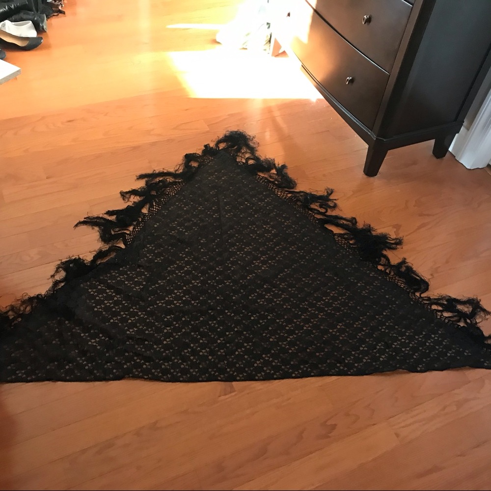 Black shawl